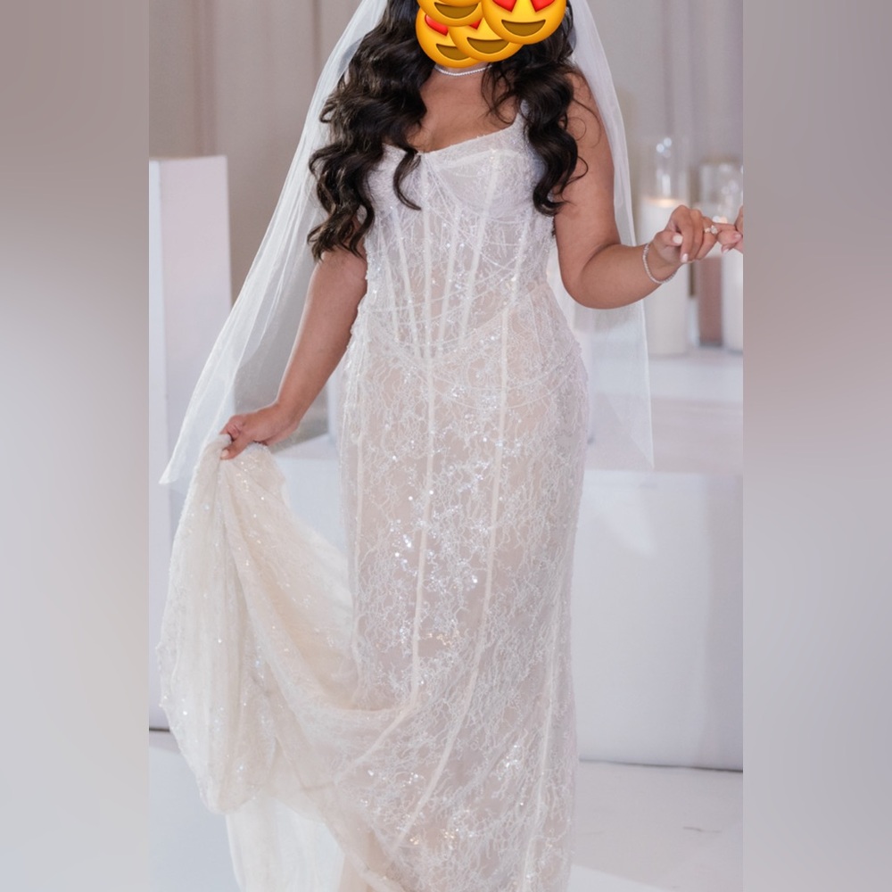 Berta - Privée Wedding Bridal Bride Gown Dress
STYLE 24-P107
Can fit US 6-10 - Picture 9 of 11